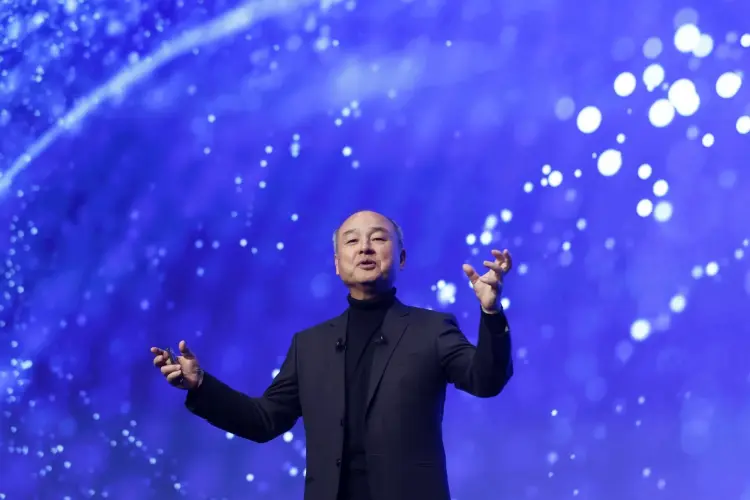 Tỉ phú Masayoshi Son phát biểu tại sự kiện SoftBank World ở Tokyo vào tháng 7 năm nay. Hình ảnh: Kiyoshi Ota/Bloomberg