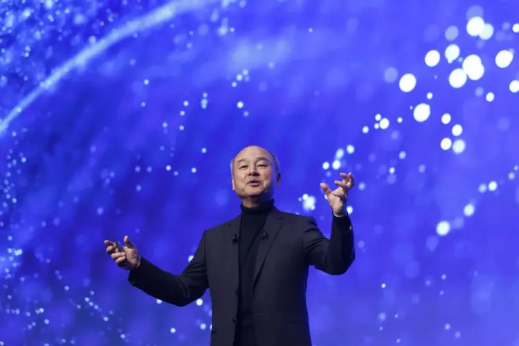 Tỉ phú Masayoshi Son phát biểu tại sự kiện SoftBank World ở Tokyo vào tháng 7 năm nay.
Hình ảnh: Kiyoshi Ota/Bloomberg