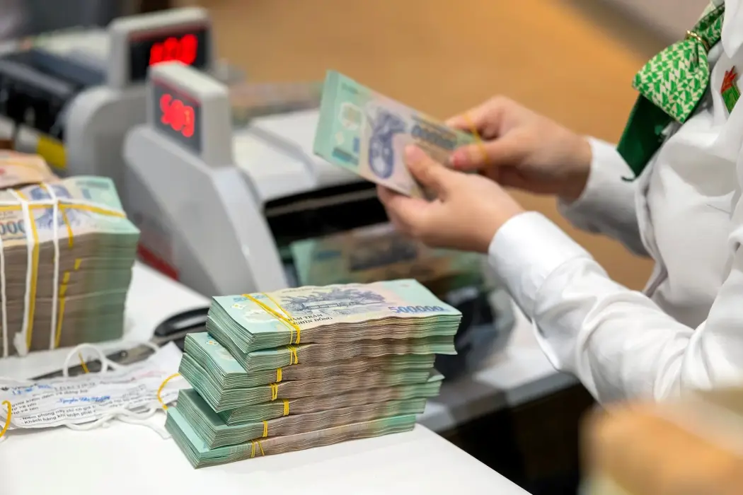 Lượng tiền gửi ngân hàng tăng mạnh dù lãi suất huy động thấp