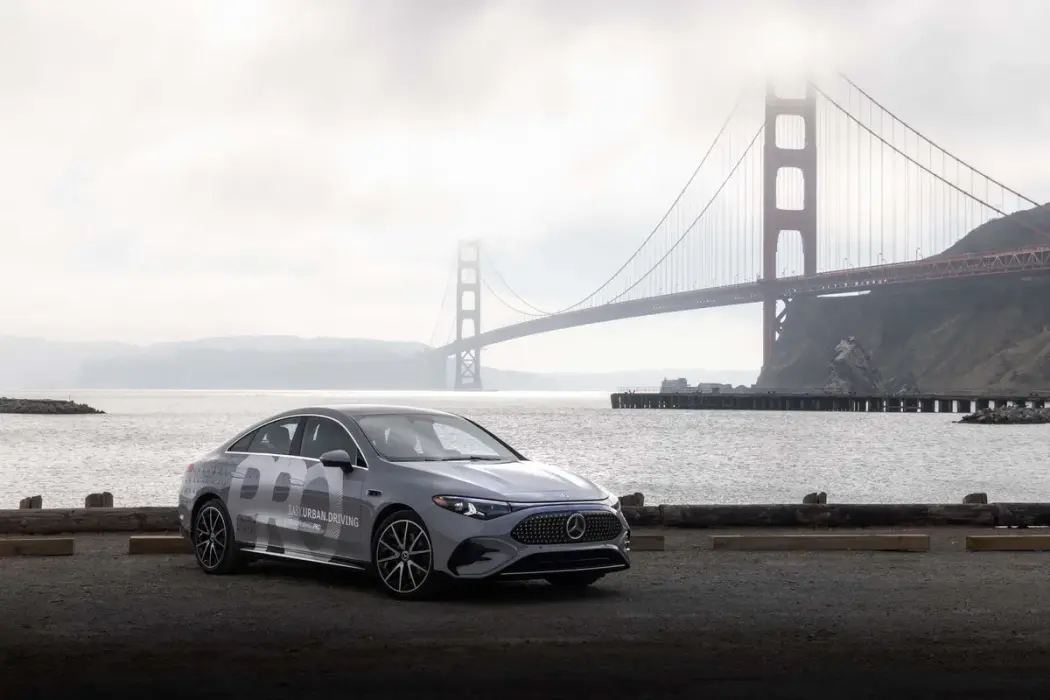 Xe Mercedes-Benz CLA với hệ thống hỗ trợ lái MB.Drive Assist Pro tại San Francisco. Giá bán khởi điểm của xe là 47.250 đô la. Nguồn: Mercedes-Benz AG 