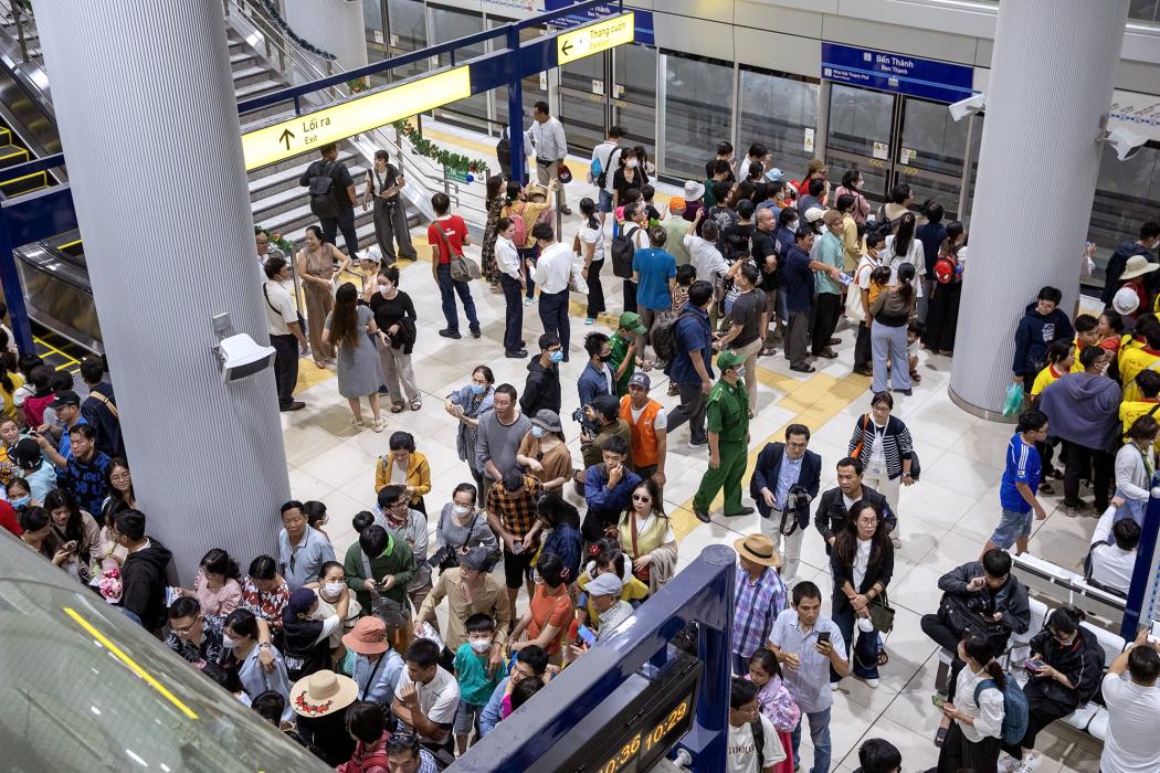 Hơn 570.000 lượt khách đi metro Bến Thành - Suối Tiên dịp Tết; hơn 70% không dùng tiền mặt