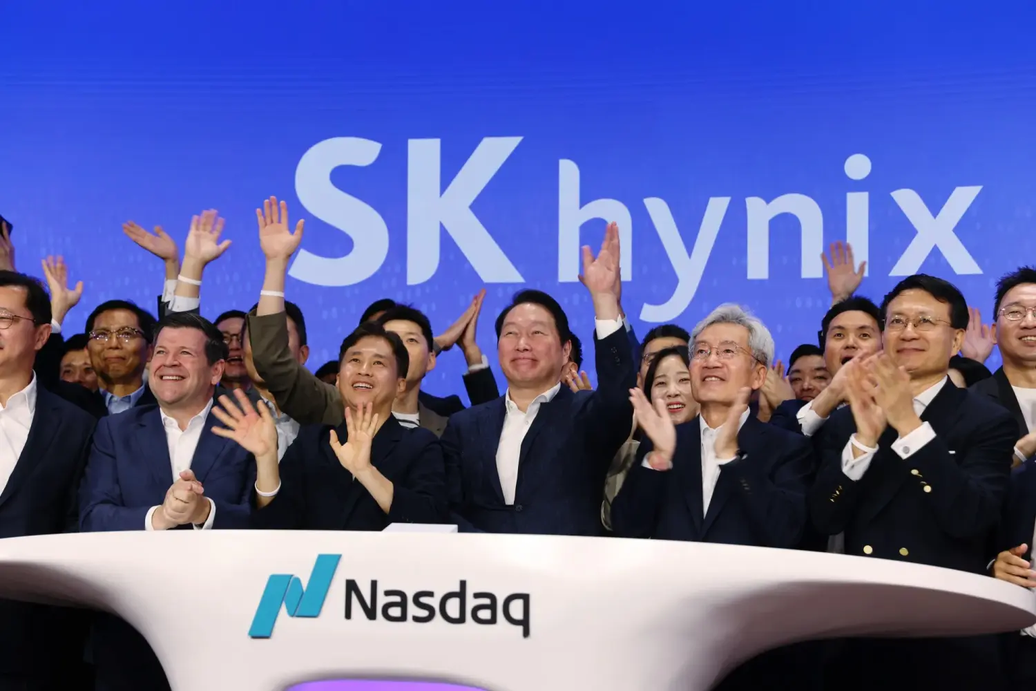 Cổ phiếu SK Hynix giảm ở Seoul sau màn ra mắt đình đám tại Mỹ