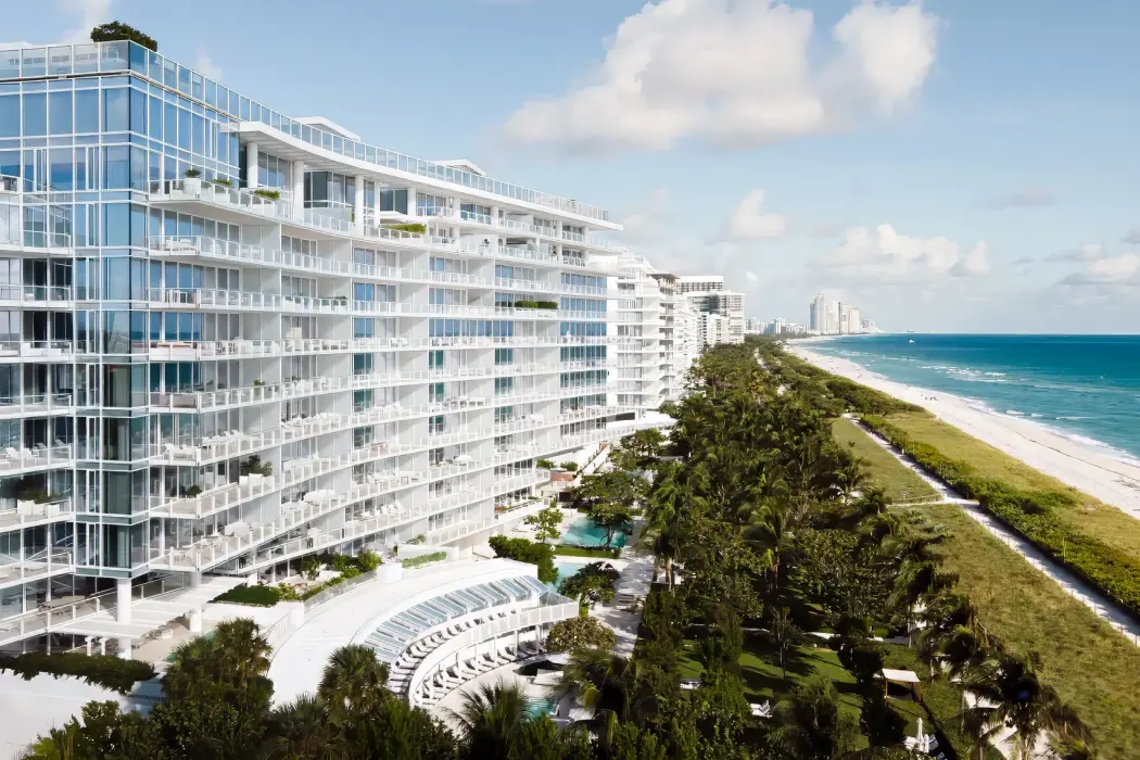 Khách sạn Four Seasons tại The Surf Club ở Surfside, Florida, được trao hai chìa khoá Michelin. Nguồn: Four Seasons 