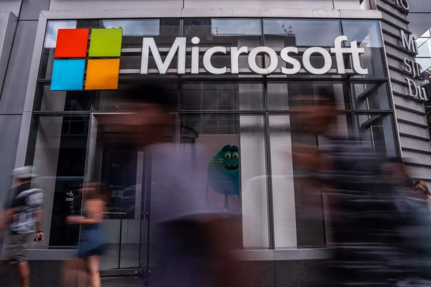 Vốn hóa Microsoft bốc hơi 530 tỉ USD trong tháng 6, kém nhất kể từ năm 2008