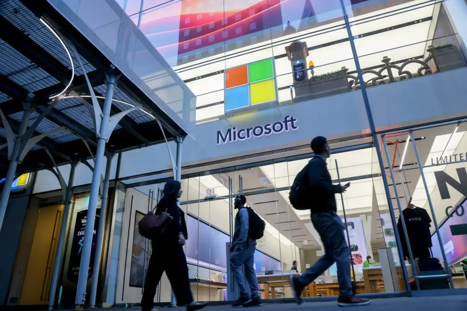 Microsoft thay thế OpenAI, Anthropic bằng AI tự phát triển trong một số ứng dụng