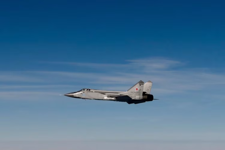 Một tiêm kích MiG-31 của Nga trên bầu trời biển Baltic, trong bức ảnh công bố ngày 19.9. Nguồn: Không quân Thụy Điển.