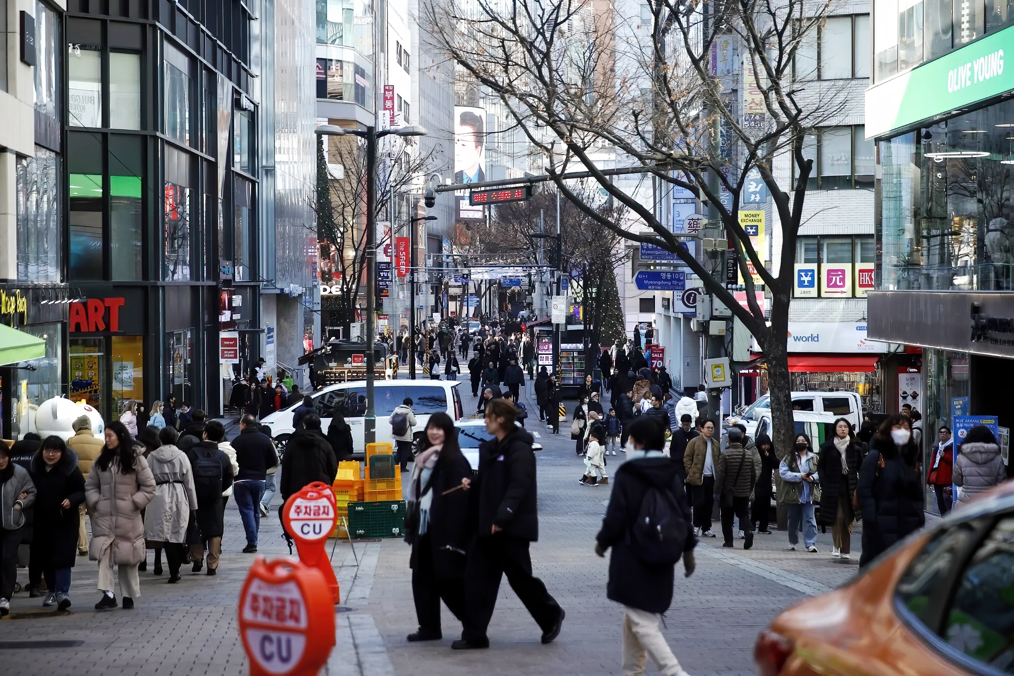 Myeongdong shopping in Seoul_Woohae Cho_Bloomberg