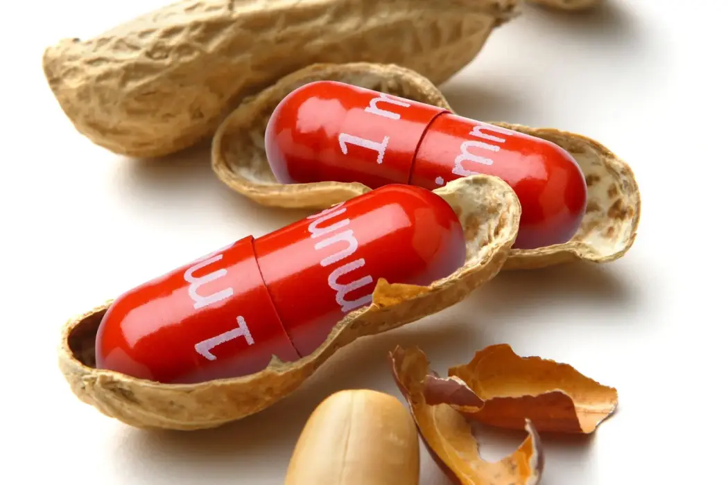 Rất khó nhằn viên thuốc trị giá 6.000 đô la Mỹ của Nestle. Hình ảnh minh họa: 731; Photos: Getty Images (peanut); Nestlé (pill) 