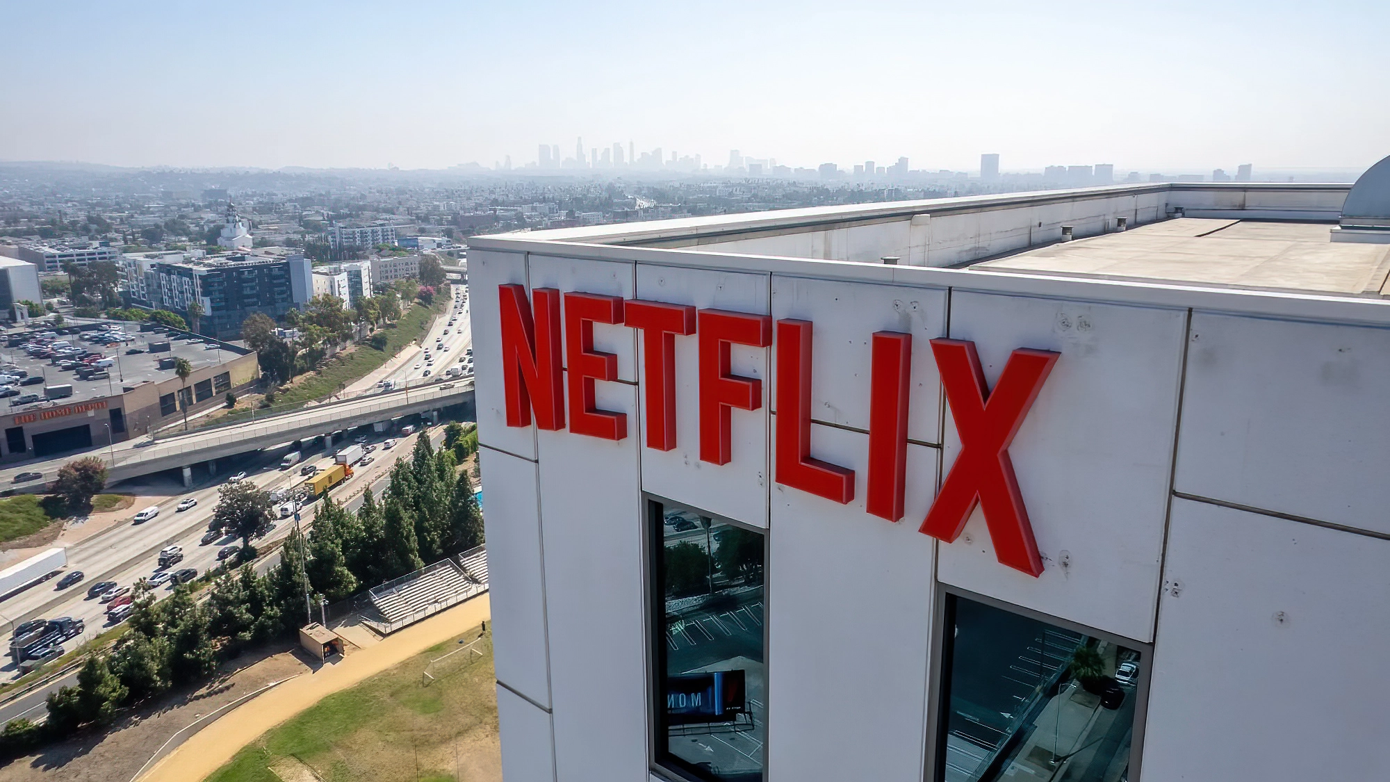 Nước cờ quyền lực trị giá 82 tỷ USD của Netflix nhắm vào Warner Bros