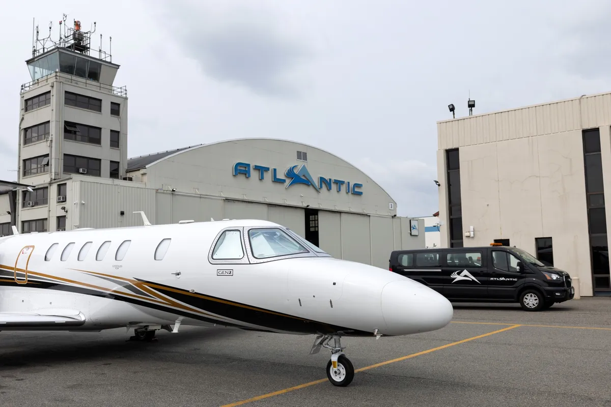 Nha ga cua Atlantic Aviation