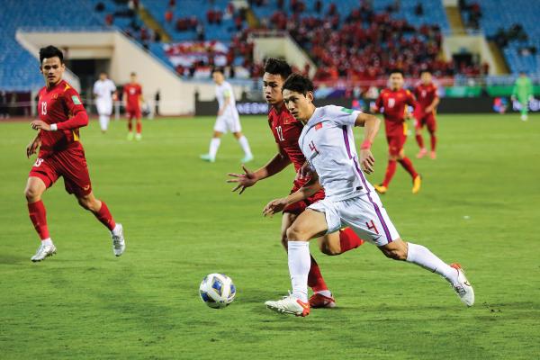 World Cup chưa khai mạc, giày Việt đã ghi bàn