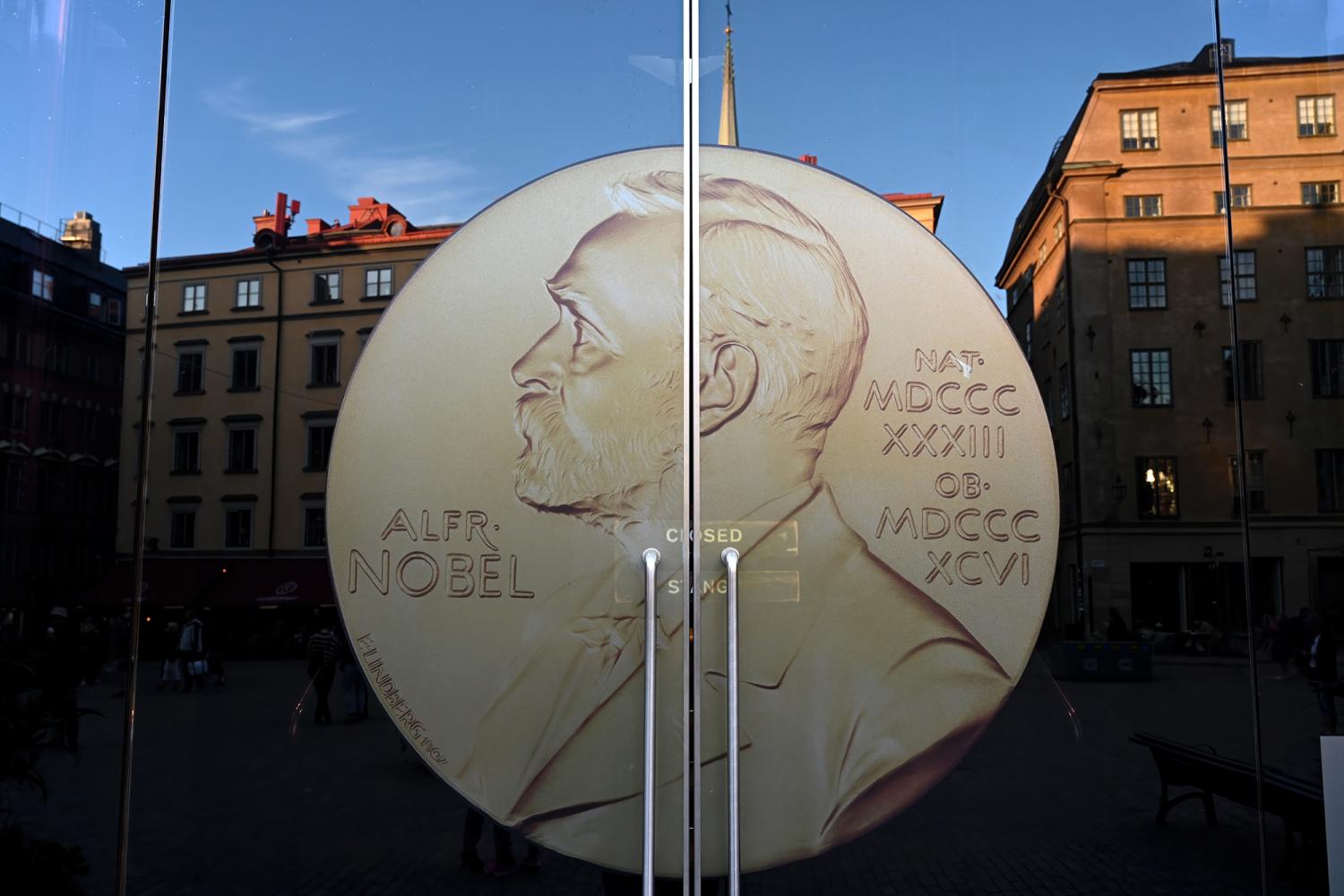 Giải Nobel Kinh tế 2025 trao cho nghiên cứu giải thích tăng trưởng dựa trên đổi mới
