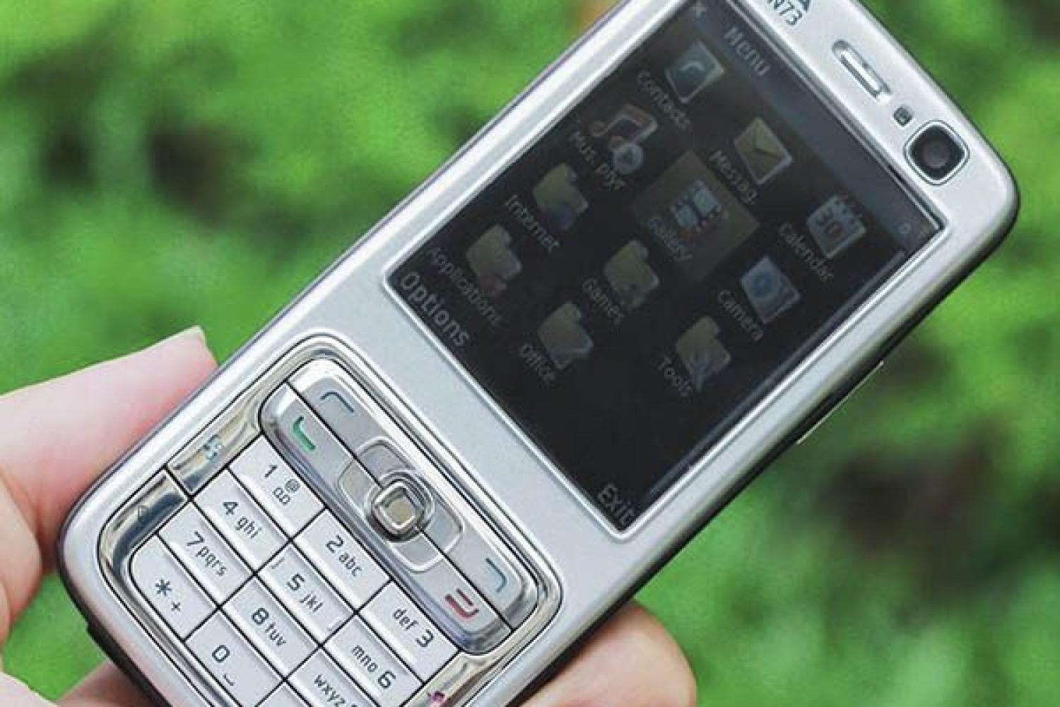 Hoài niệm lại những mẫu điện thoại Nokia và Motorola “một thời vang bóng” 20 năm trước