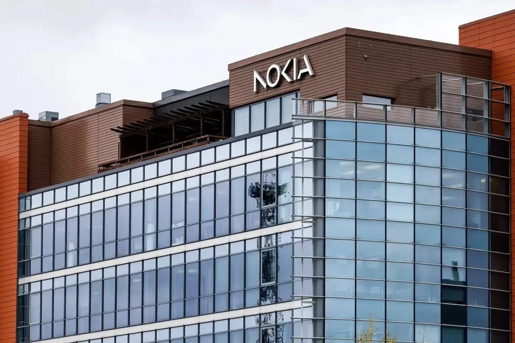 Nokia hạ dự báo lợi nhuận do USD suy yếu và tác động từ thuế quan Mỹ
