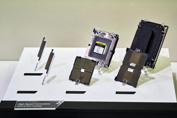 Mỹ bắt giữ hai người nghi tuồn thiết bị AI của Nvidia sang Trung Quốc