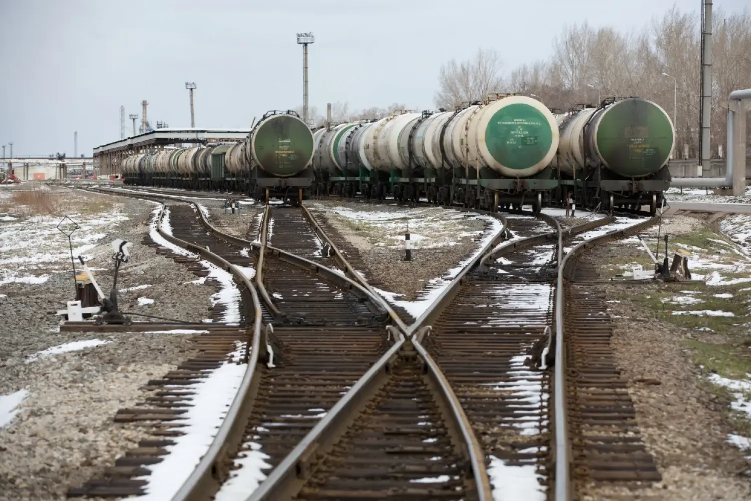 Giá dầu tăng khi OPEC+ đồng ý nâng sản lượng chỉ ở mức khiêm tốn