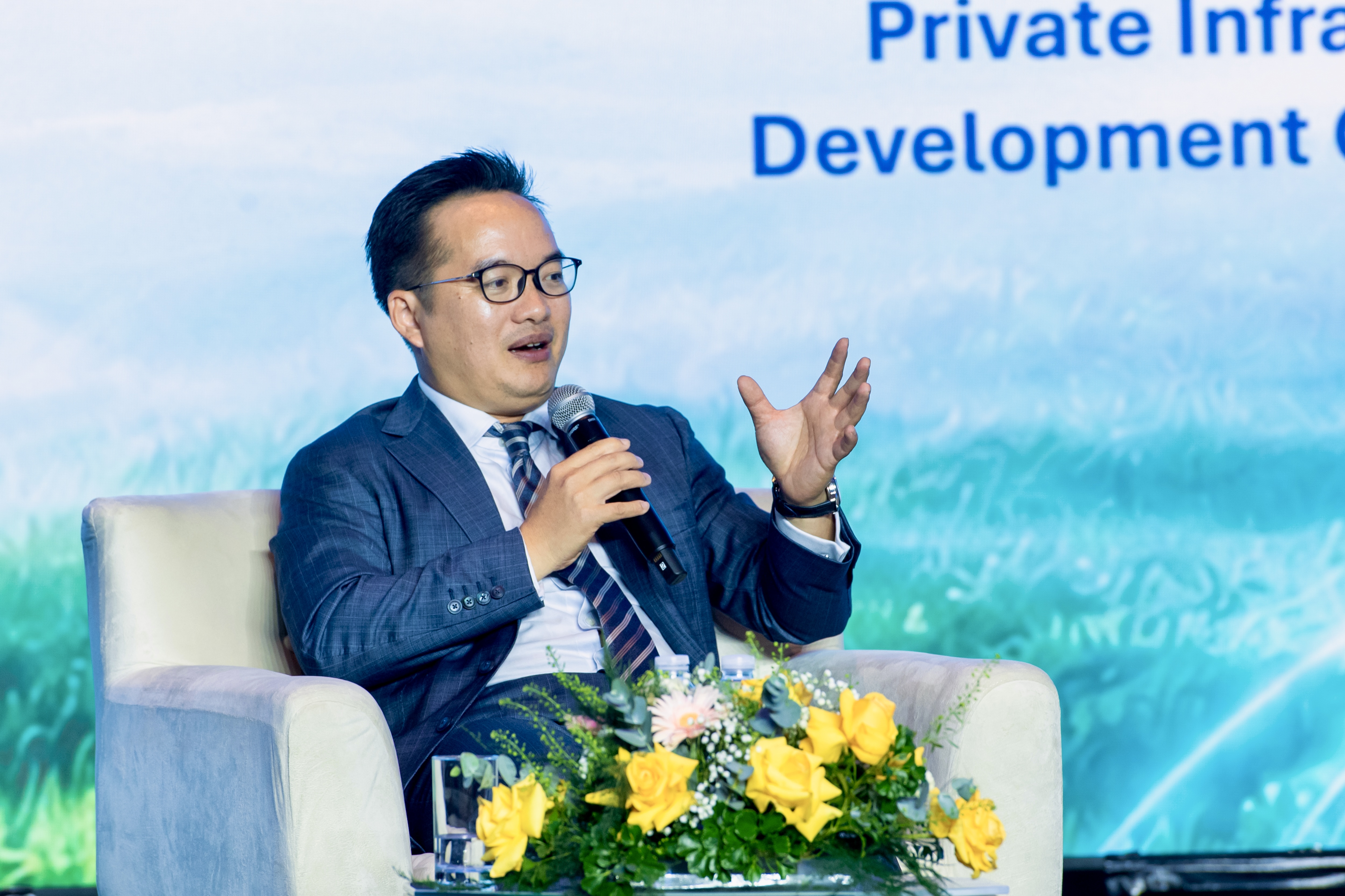 Ông Võ Hoàng Hải – Phó Tổng Giám đốc Nam A Bank chia sẻ tại phiên thảo luận