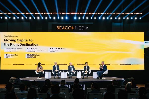 PANEL_MovingCapital_VC_01578