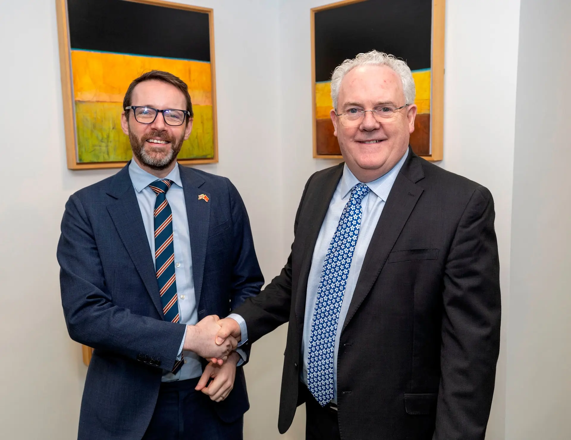 pictured-l-r-he-mr-iain-frew-and-professor-sir-gerry-mccormac-principal-and-vice-chancellor-of-the-university-of-stirling.-credit-university-of-stirling