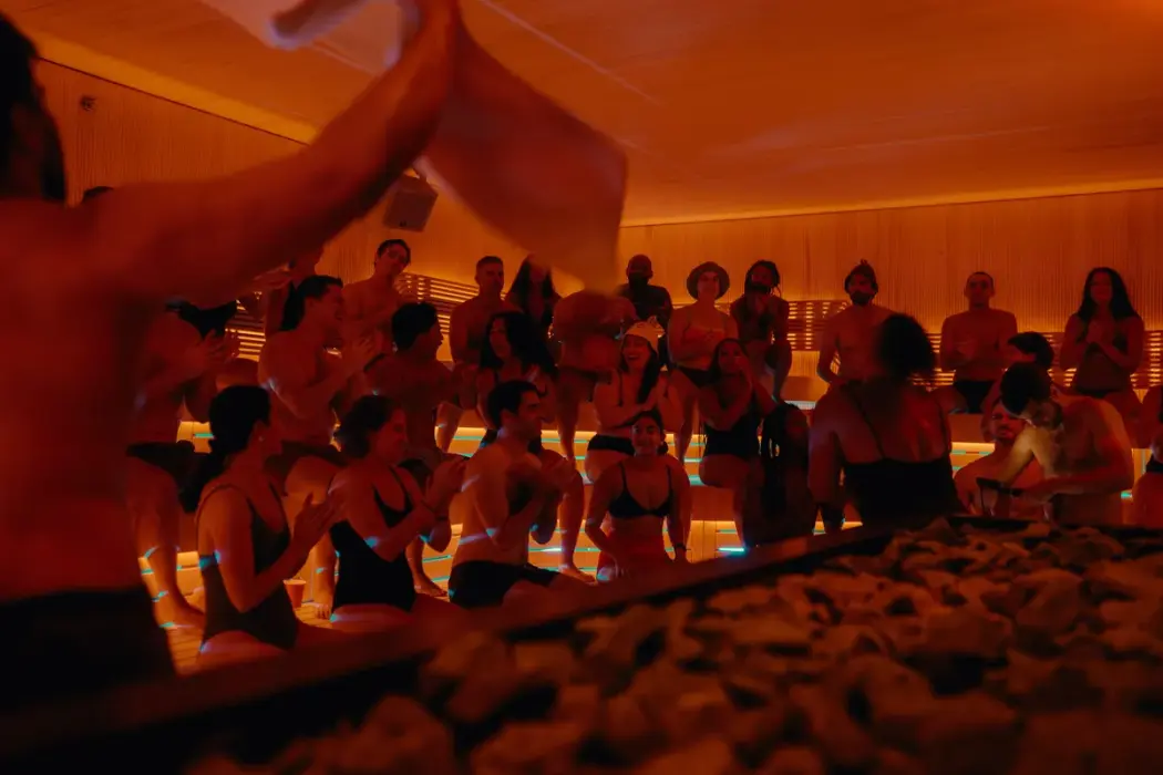 Từ quán rượu sau giờ làm đến nhà tắm công cộng