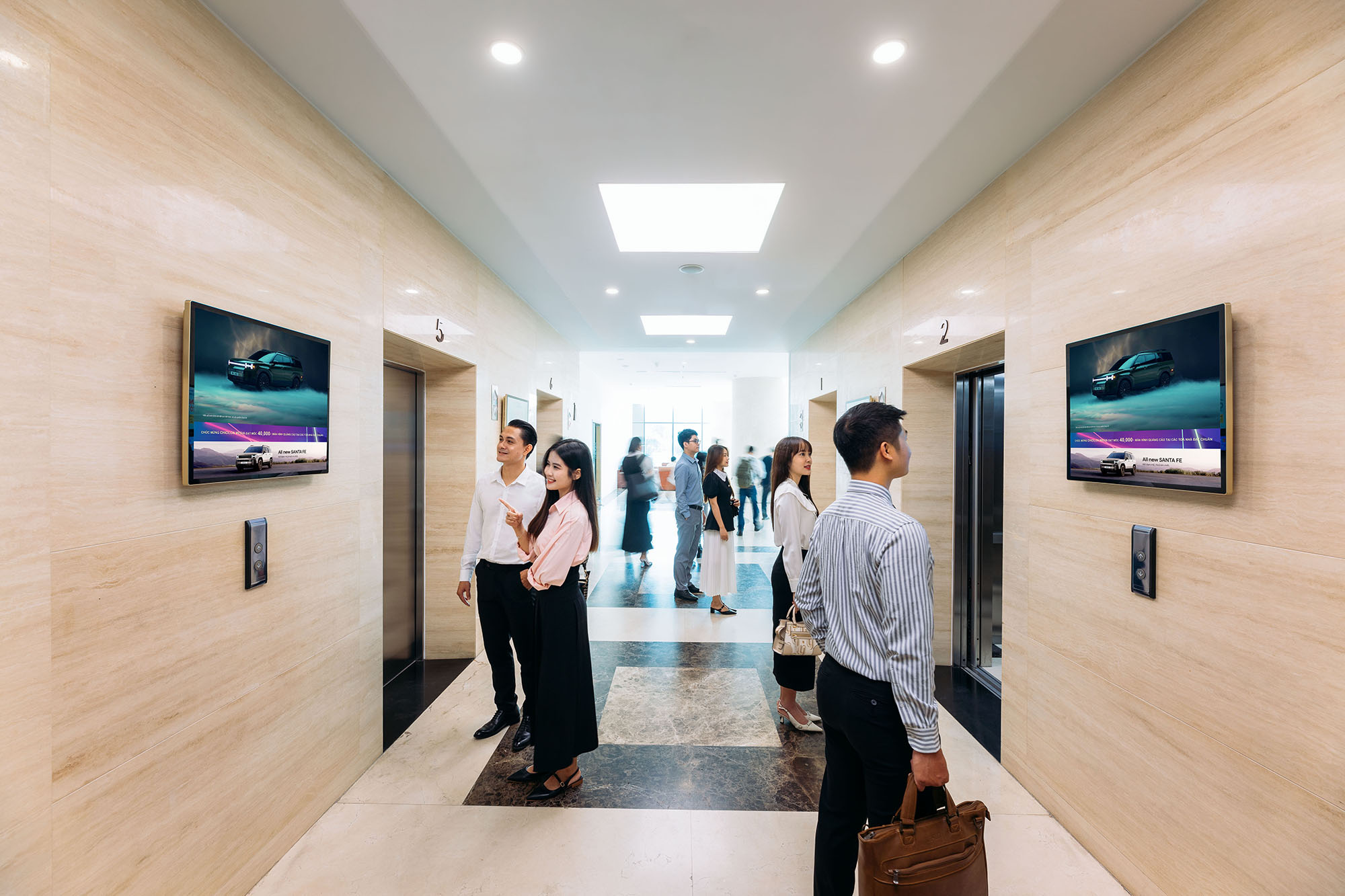 Quảng cáo thang máy tòa nhà