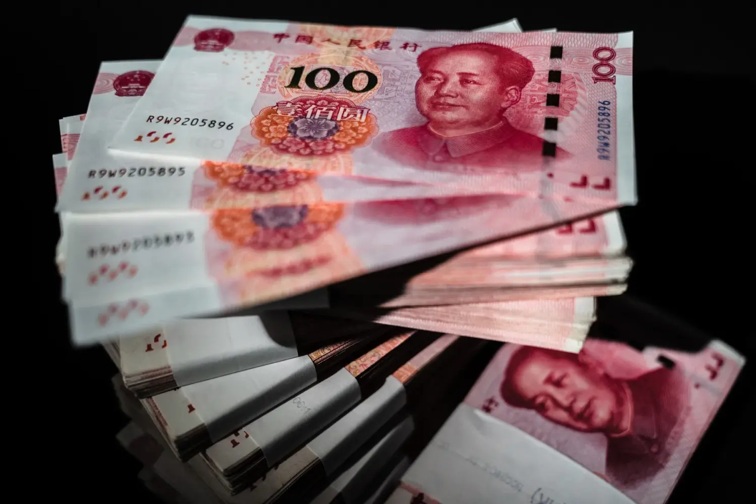 Cách giới nhà giàu Trung Quốc lách luật để chuyển tiền ra nước ngoài