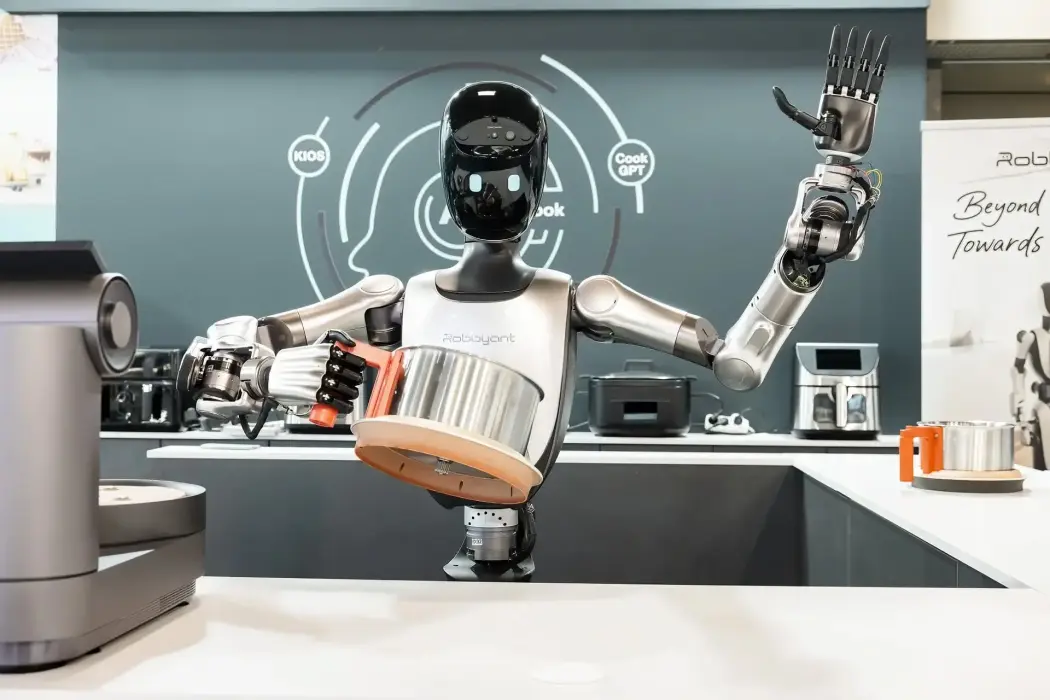 Công ty được Jack Ma hậu thuẫn ra mắt mẫu robot hình người đầu tiên