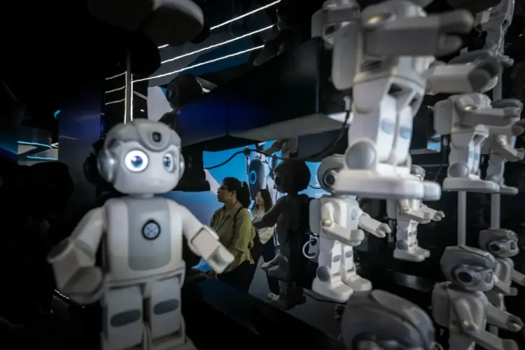 Trình diễn robot ở trụ sở UBTech Robotics tại Thâm Quyến Ảnh: Qilai Shen/Bloomberg