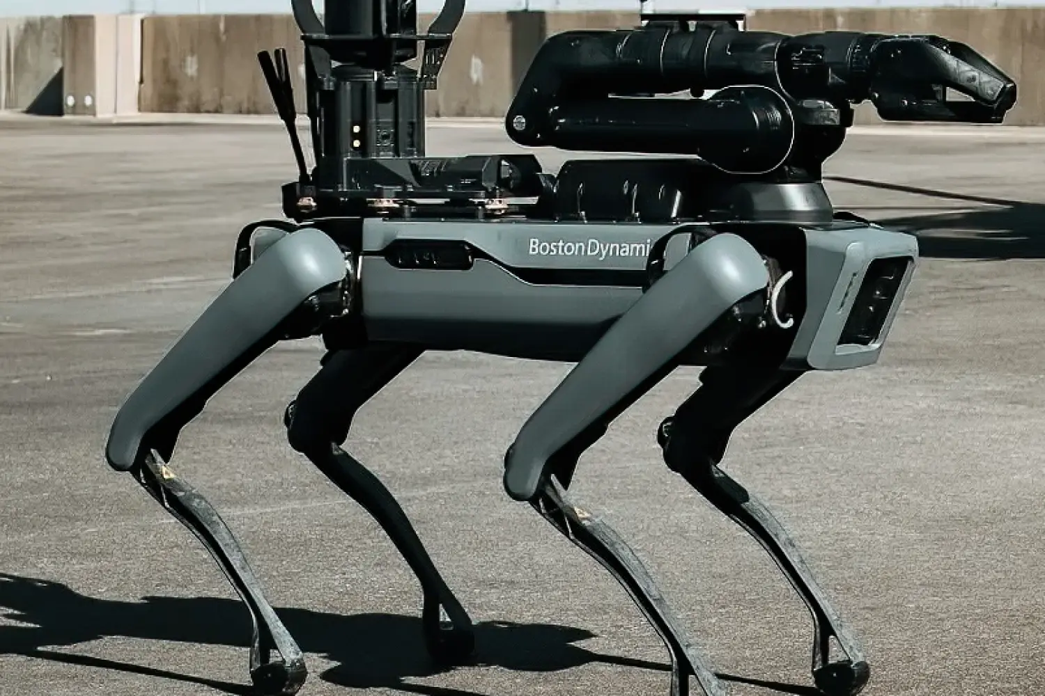 Robot bốn chân giá 100.000 USD đang dần thành tiêu chuẩn của lực lượng cảnh sát.