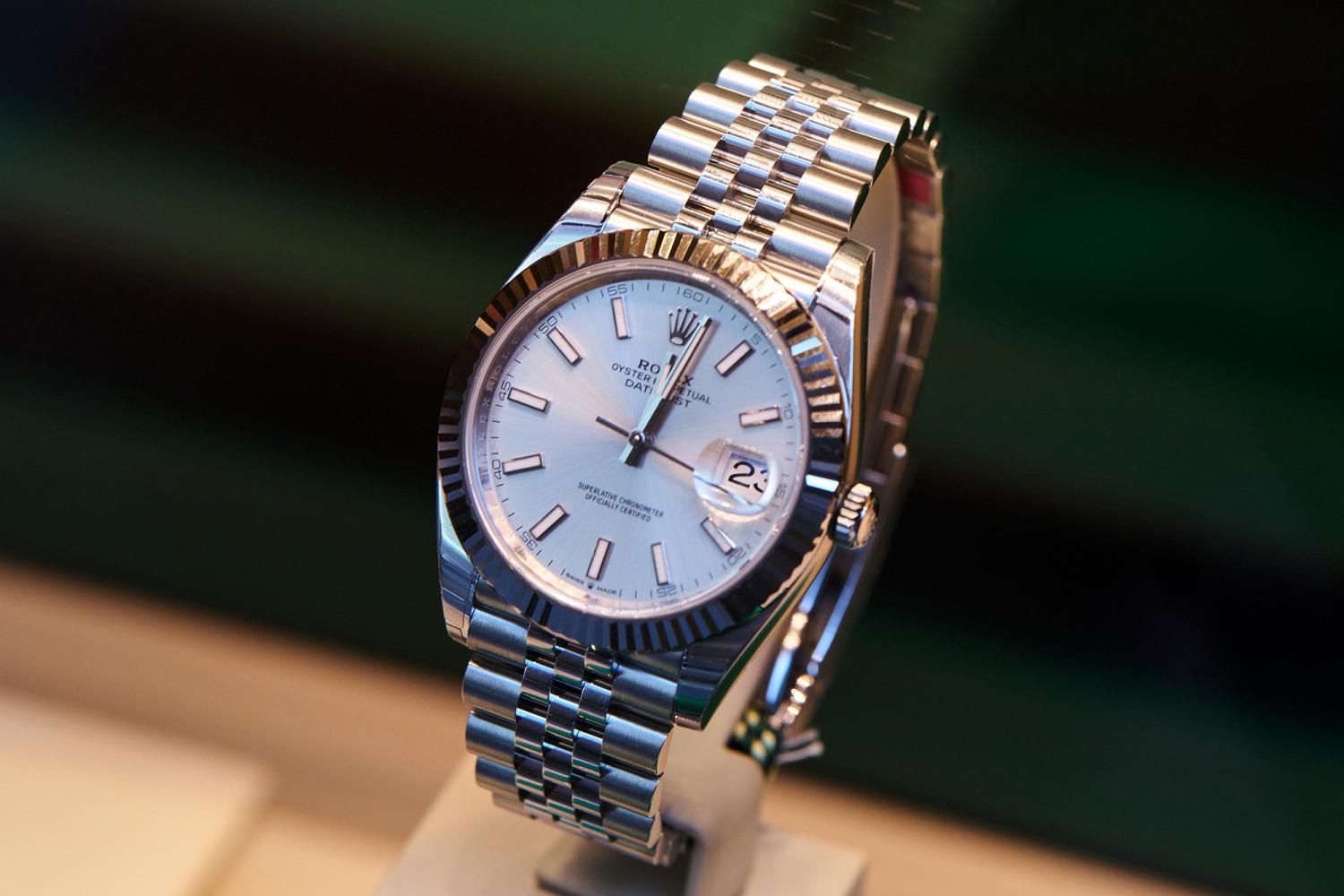 Mua Rolex không chỉ cần tiền: Những điều người mới cần biết
