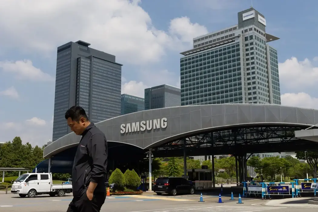 Lợi nhuận Samsung sụt giảm 56% do tồn kho chip AI