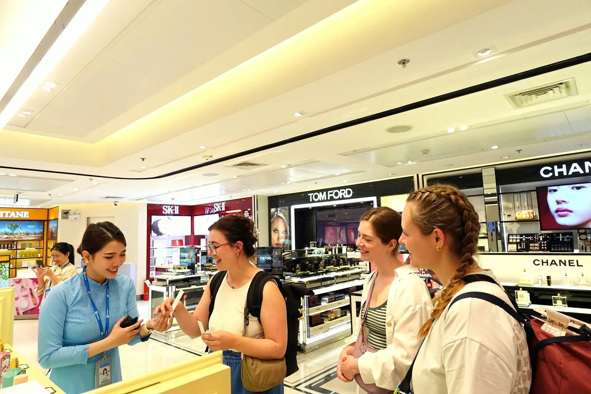 sasco-duty-free-tai-ga-quoc-te-san-bay-tan-son-nhat