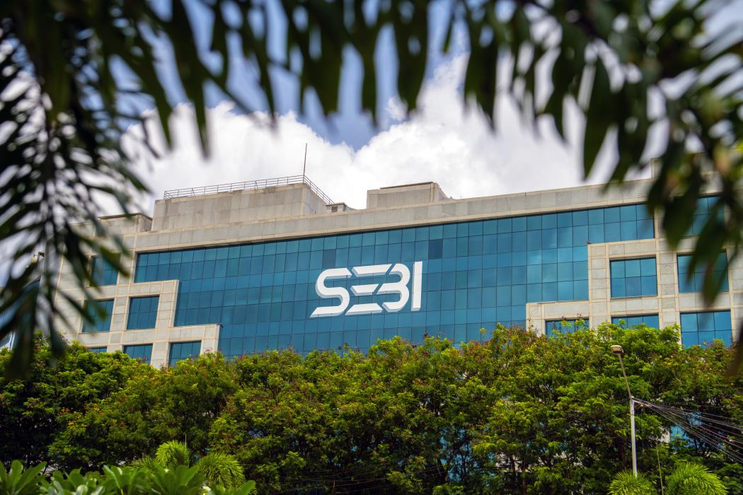 SEBI nới lỏng quy định cho các quỹ chênh lệch giá nhằm hỗ trợ phiên đấu giá