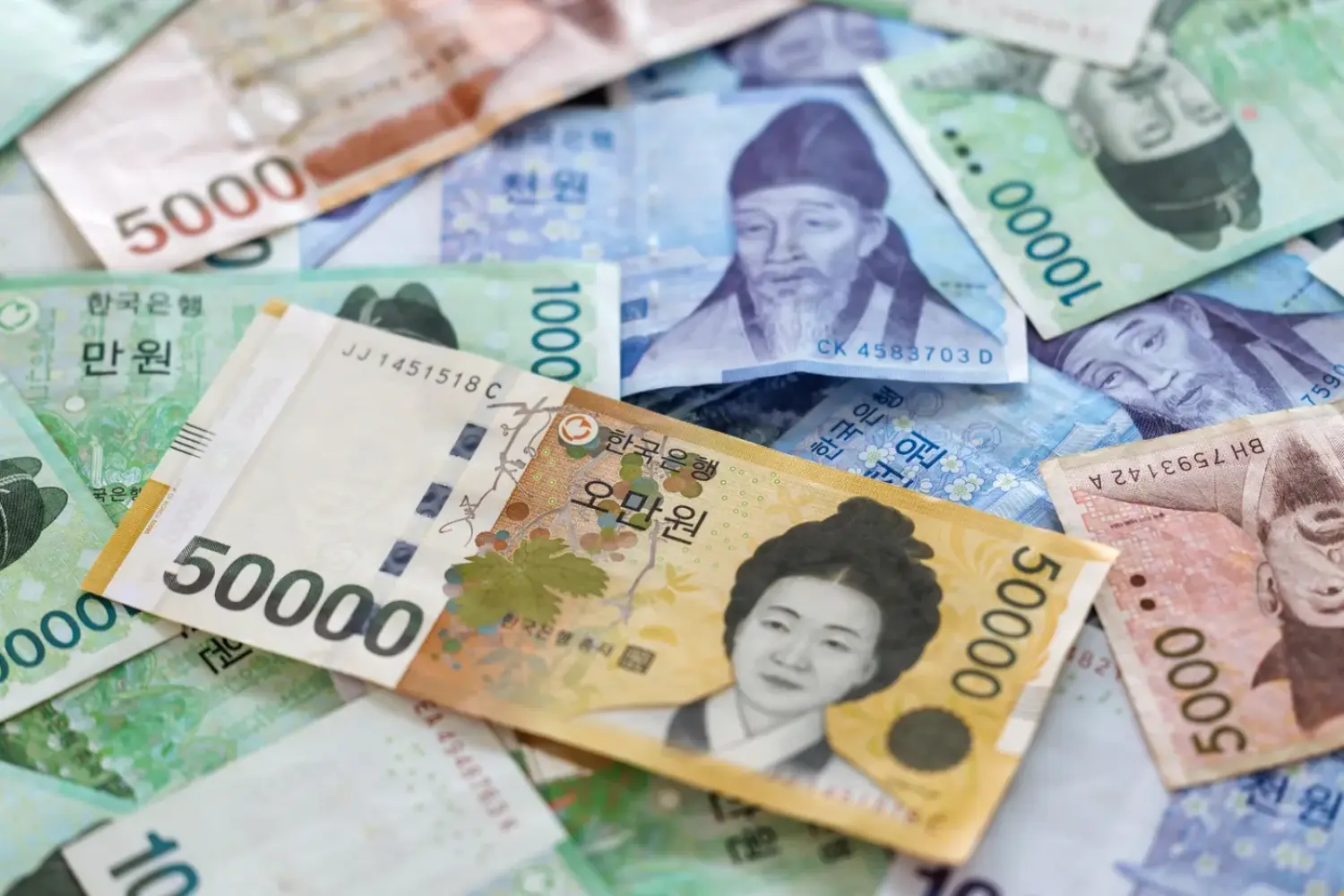 Lần đầu tiên Hàn Quốc nâng lãi suất kể từ đầu năm 2023