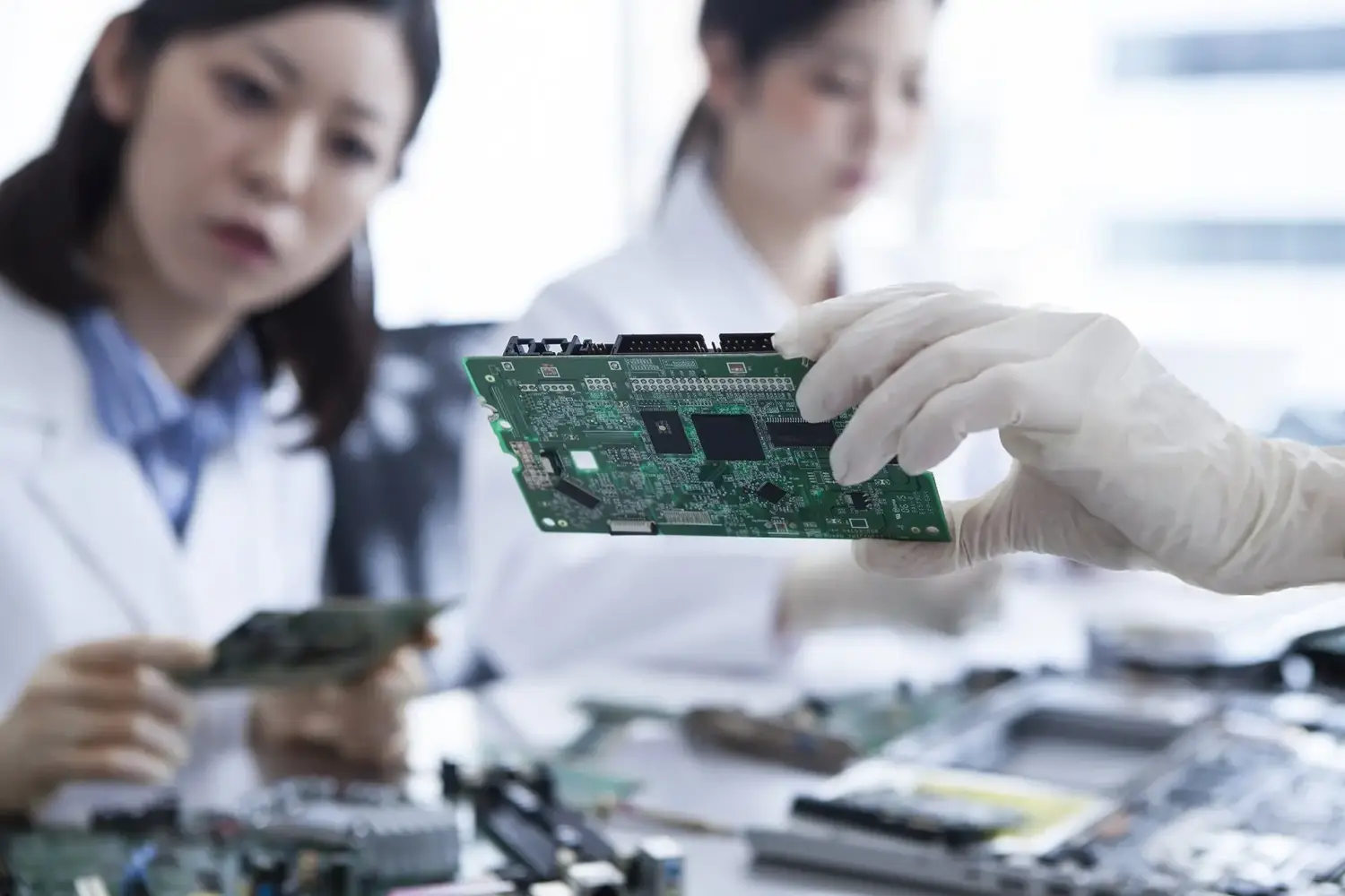 Synopsys lần đầu triển khai học bổng thiết kế vi mạch tại Việt Nam