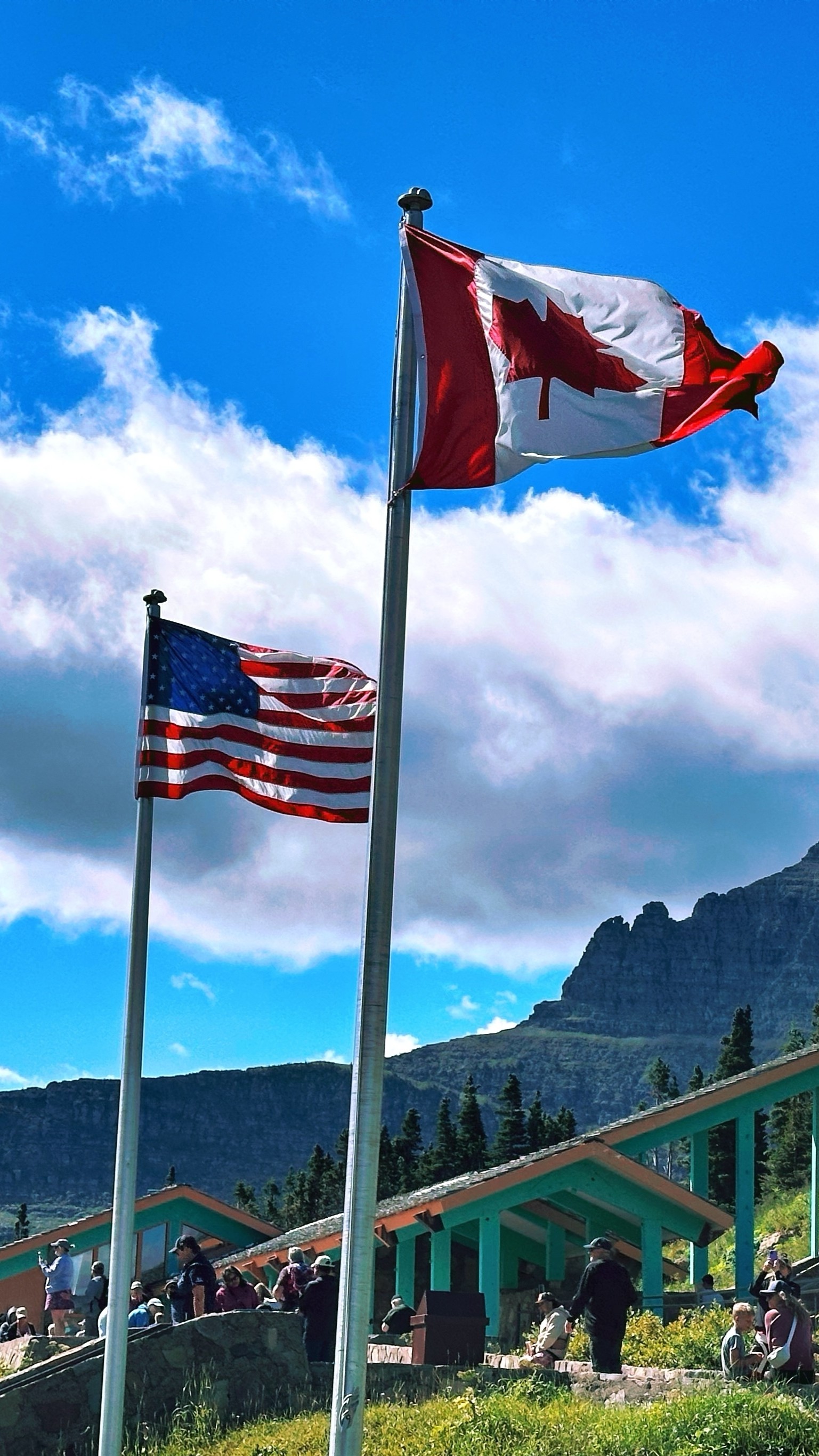 Thuế quan của Trump và bước ngoặt trong quan hệ Mỹ - Canada