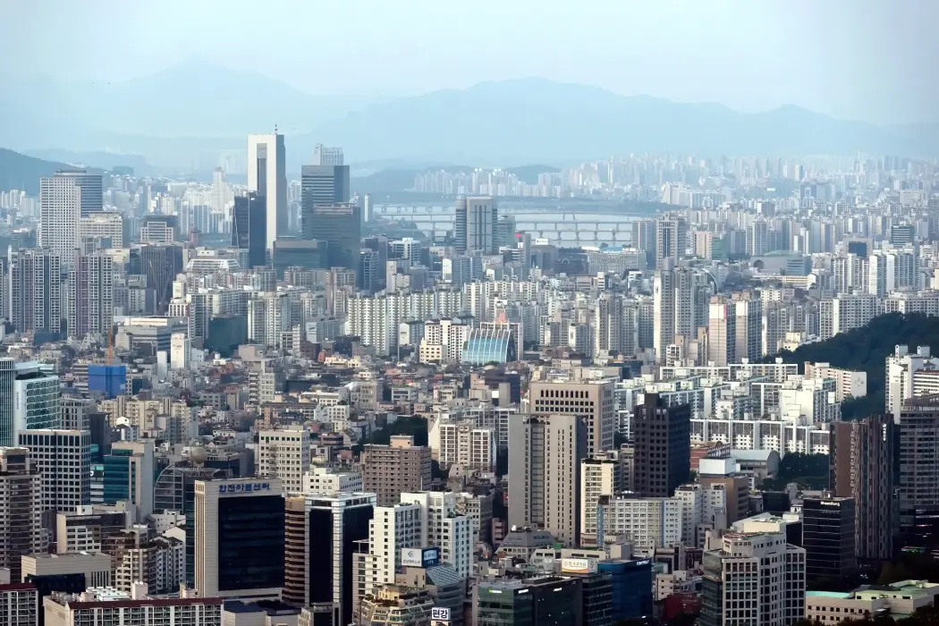 Các tòa nhà tại quận Gangnam ở Seoul, Hàn Quốc. Hình ảnh: SeongJoon Cho/Bloomberg 
