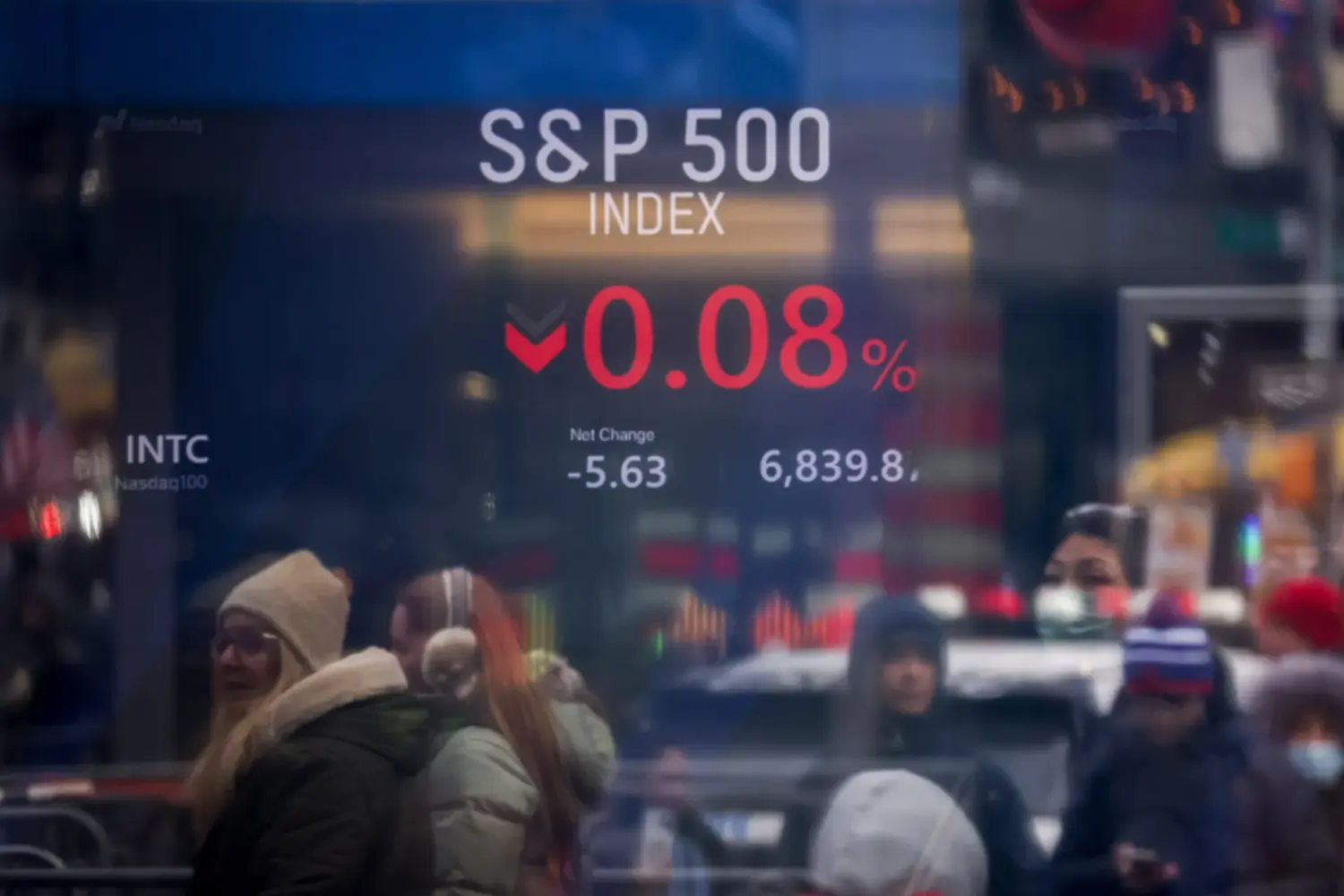 Lợi nhuận vượt kỳ vọng, cổ phiếu S&P 500 vẫn bị bán tháo