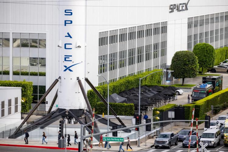 Các cơ sở của SpaceX tại Hawthorne, California. Hình ảnh: Ethan Swope/Bloomberg