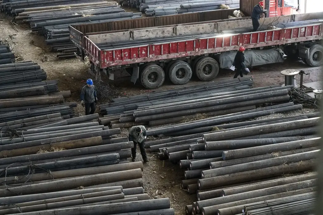 Pháp kêu gọi dựng rào cản thuế quan ngăn Trung Quốc bóp chết ngành công nghiệp