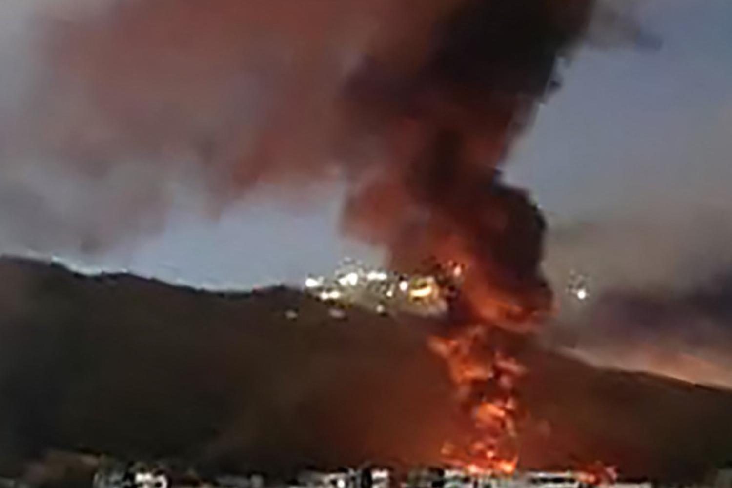 Mỹ bắt giữ Tổng thống Maduro sau các cuộc không kích vào Venezuela