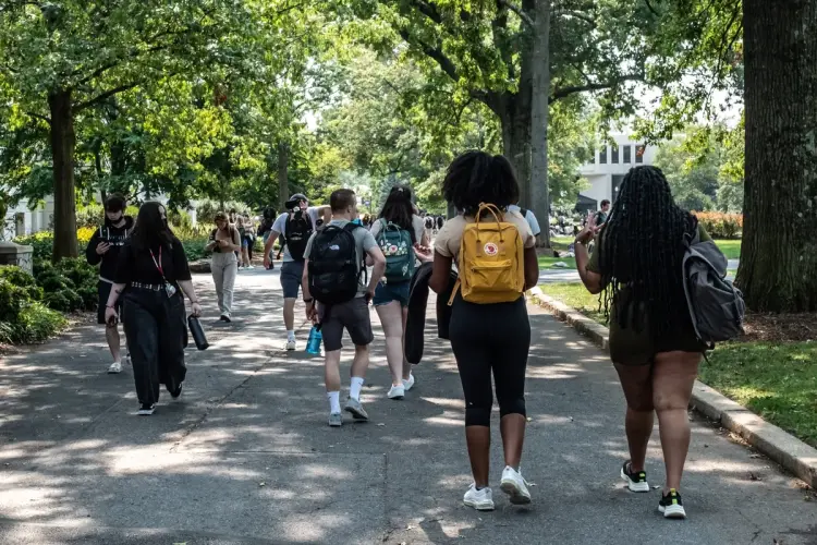 Sinh viên ở học xá tại Washington Ảnh: Dee Dwyer/Bloomberg