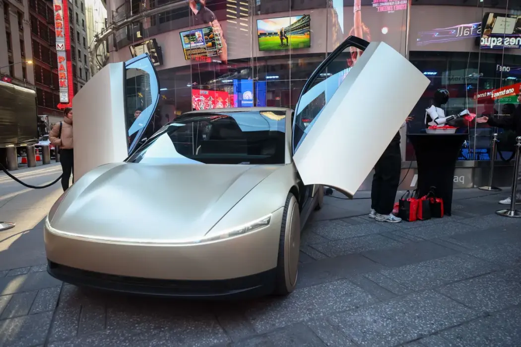 Cybercab của Tesla lặng lẽ gia nhập đội xe Robotaxi