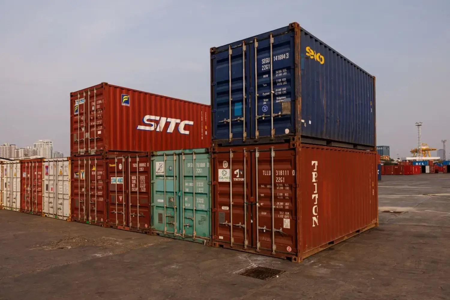 Thâm hụt thương mại của Thái Lan tăng vọt lên 10 tỉ USD