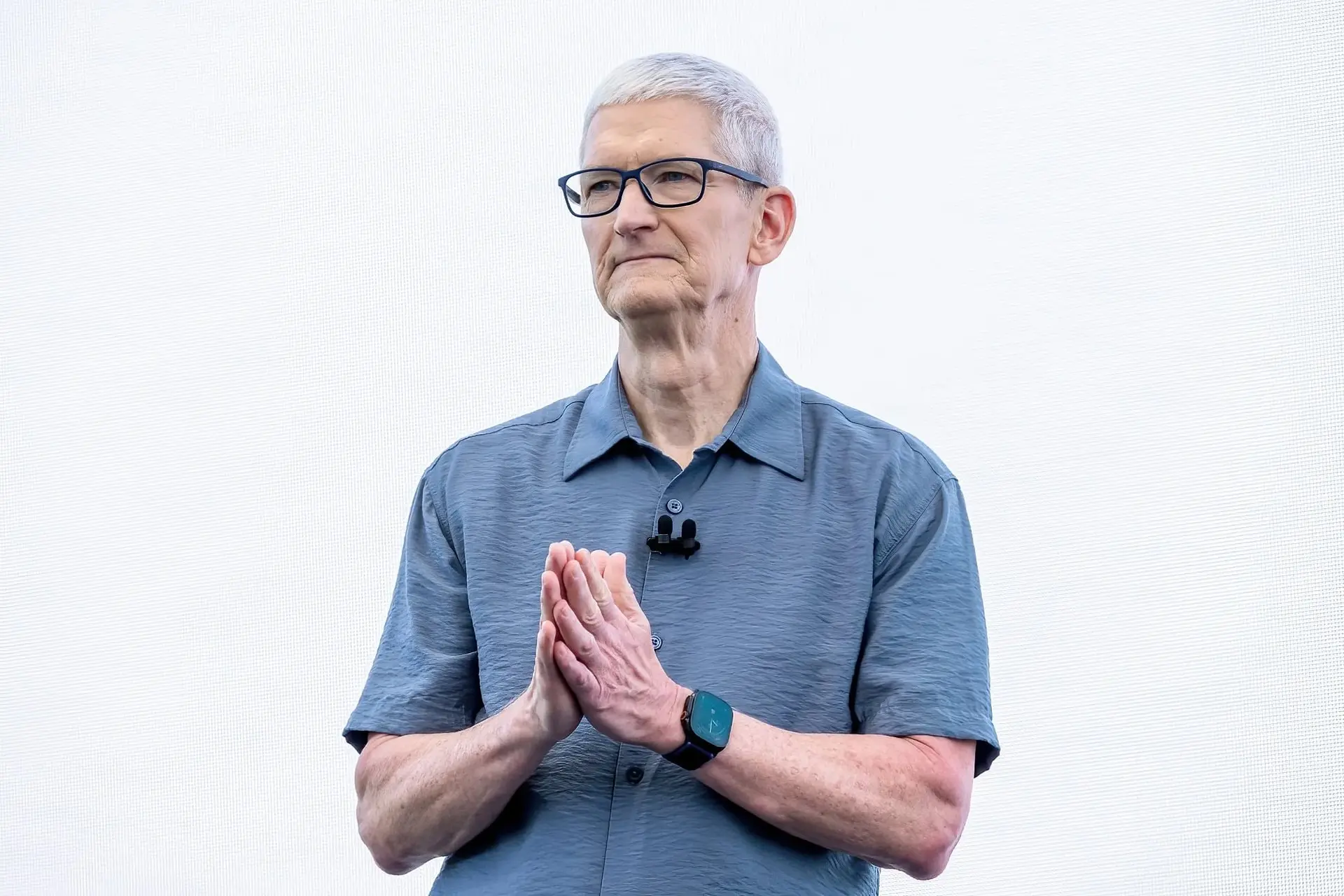 tim-cook_david-paul-morris