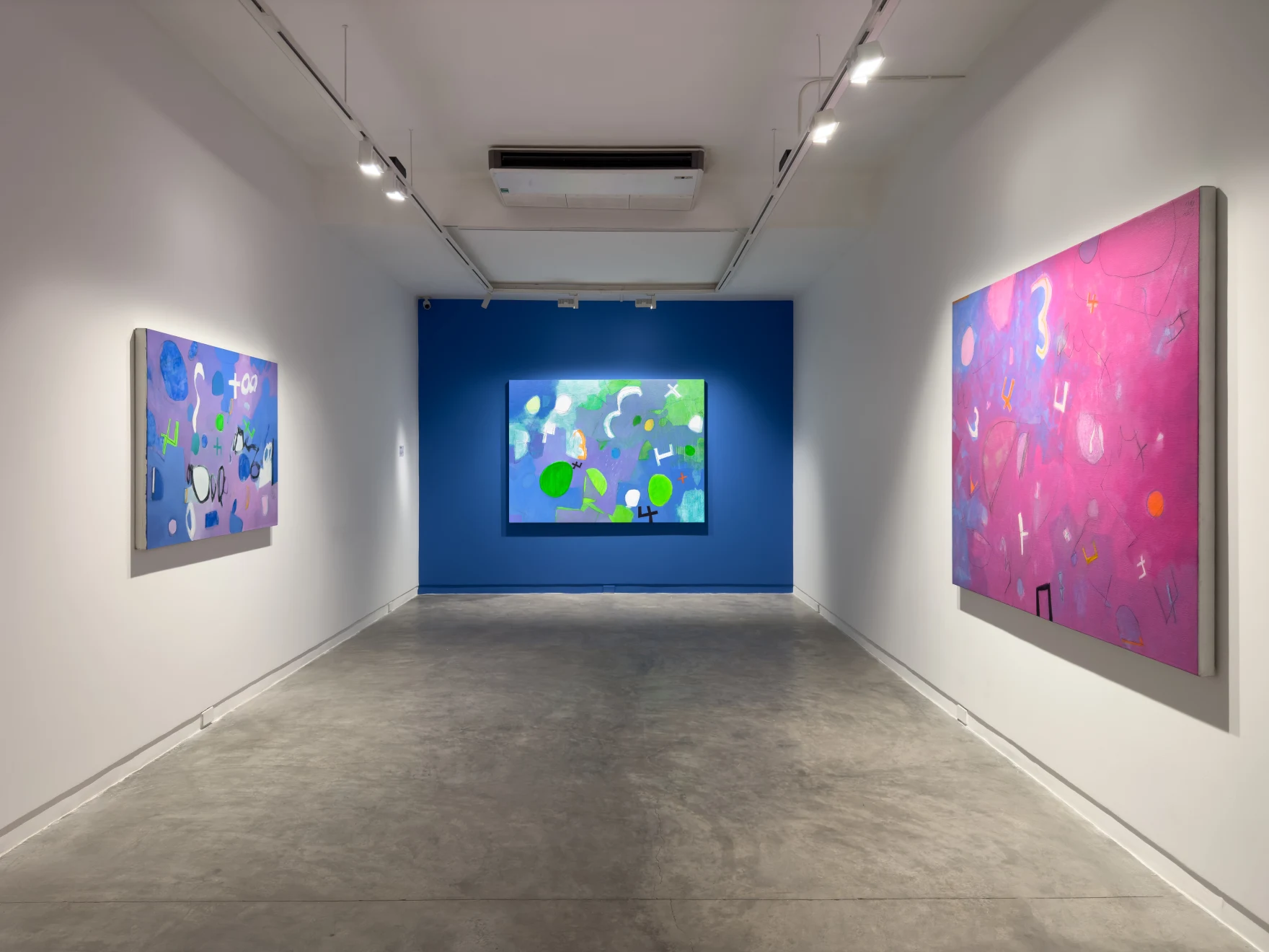 tra-n-va-n-tha-o_tra-ng-non_back-room-01