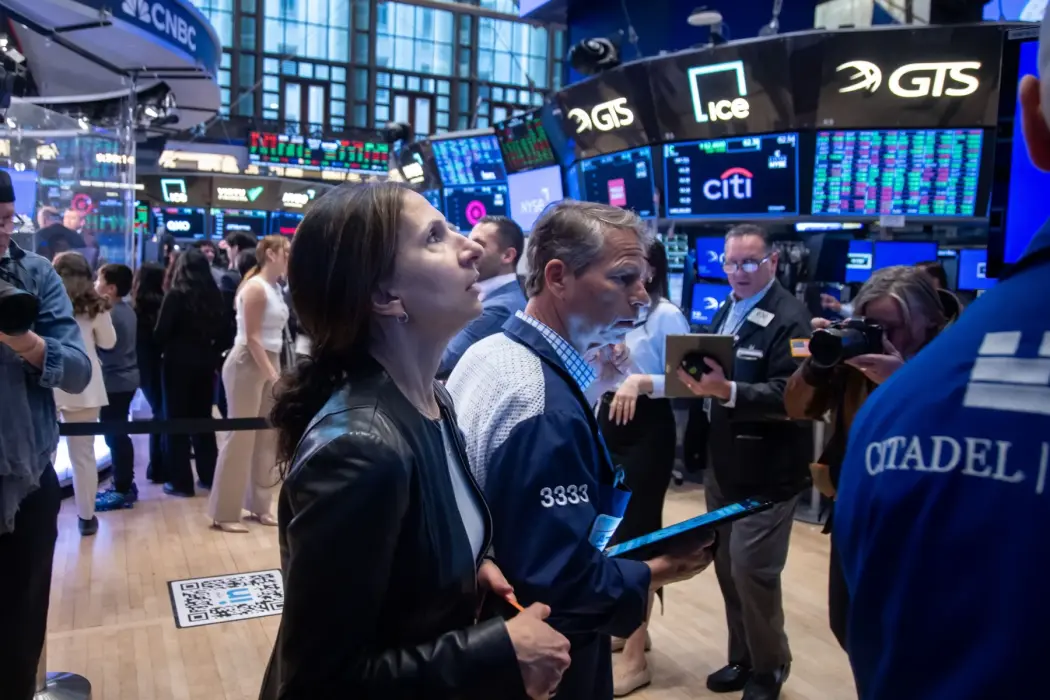 Các nhà giao dịch trên sàn chứng khoán New York.
Hình ảnh: Michael Nagle/Bloomberg 