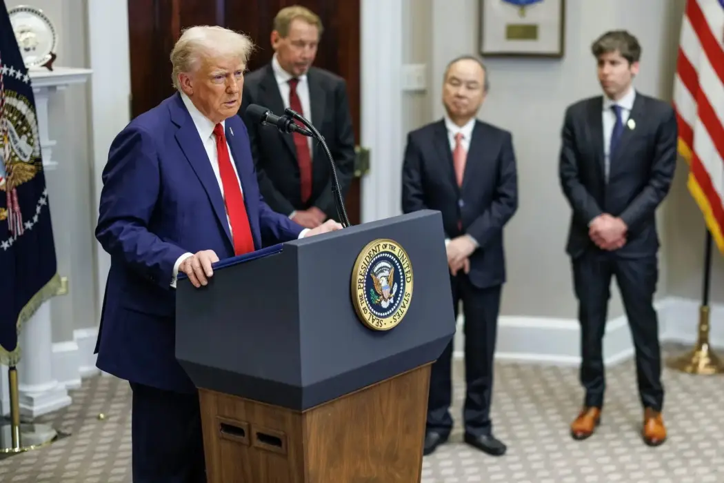 Donald Trump cùng Larry Ellison, Masayoshi Son và Sam Altman tại Nhà Trắng vào ngày 21 tháng 1. Hình ảnh: Aaron Schwartz/Sipa/Bloomberg 