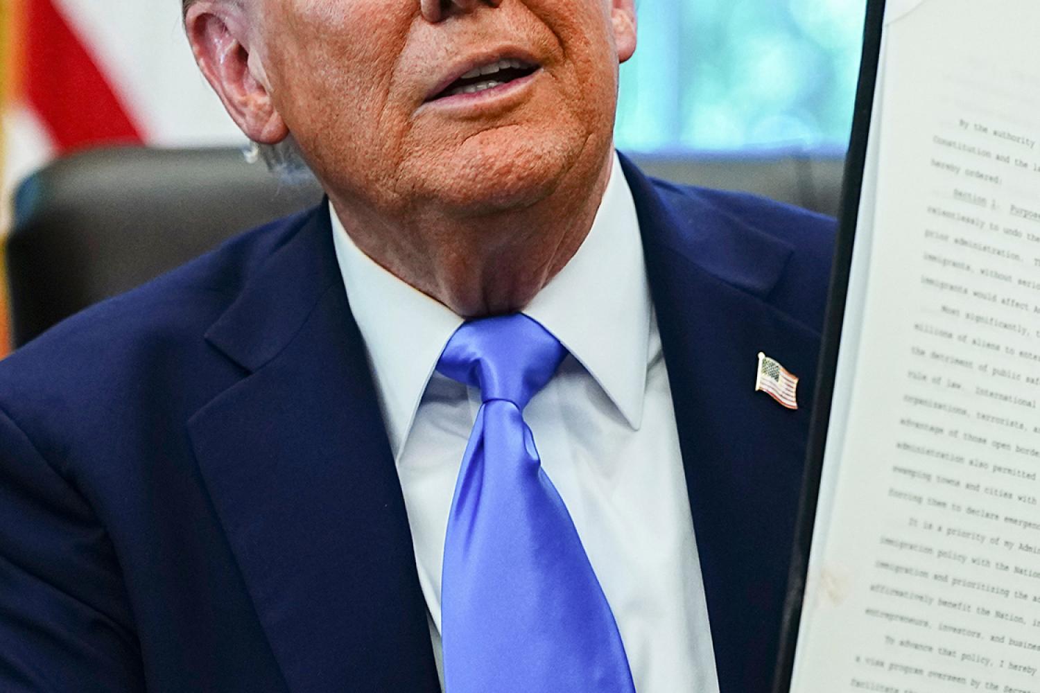 Phí visa H-1B trị giá 100.000 USD của Trump gây lo ngại