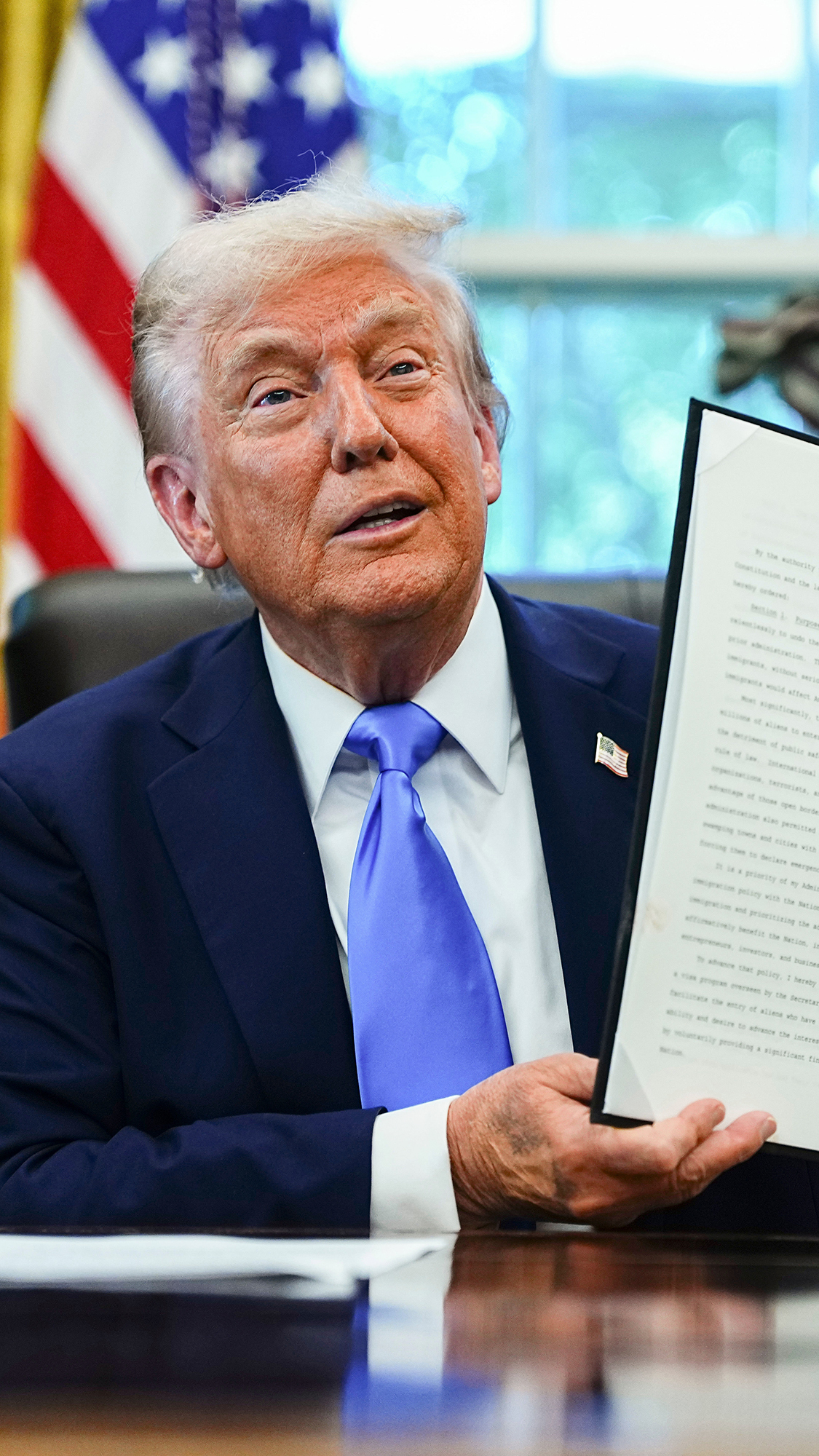 Phí visa H-1B trị giá 100.000 USD của Trump gây lo ngại